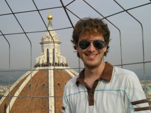 Stereotypical tourist shot in front of the Duomo